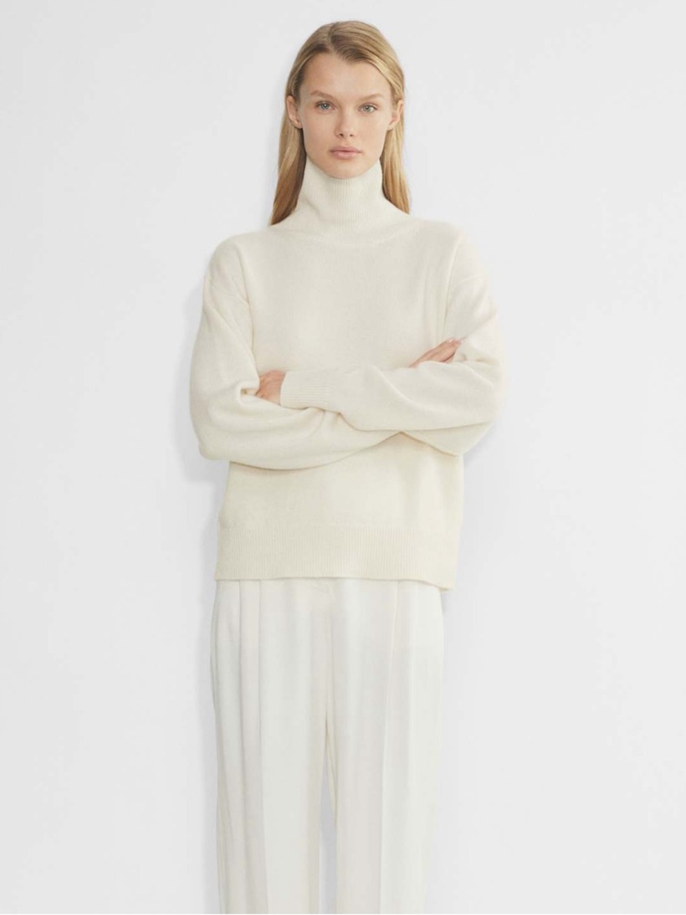 Aritzia Cashmere Relaxed Turtleneck Sweater - Whisper White (S)